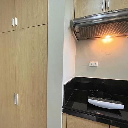 Rumi Apartelle Hotel Angeles Exteriör bild