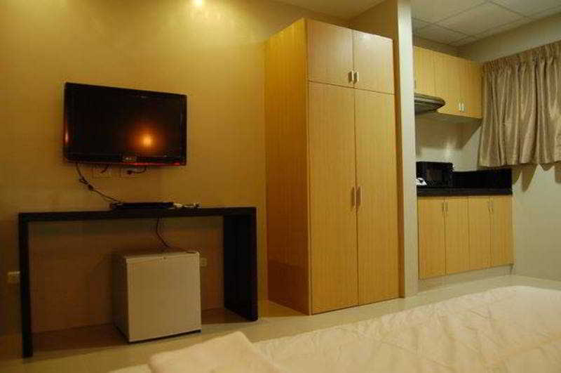 Rumi Apartelle Hotel Angeles Exteriör bild