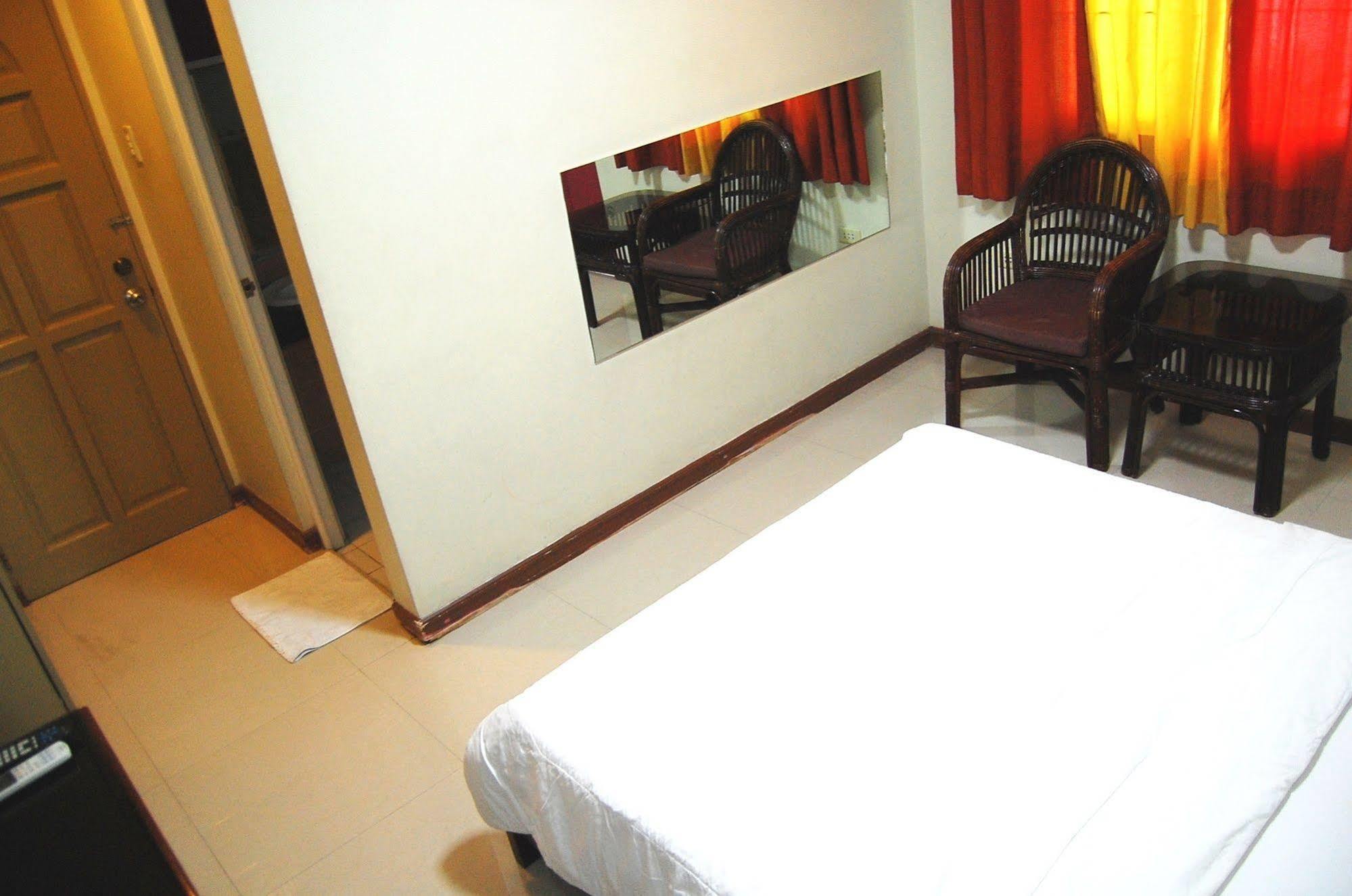Rumi Apartelle Hotel Angeles Exteriör bild