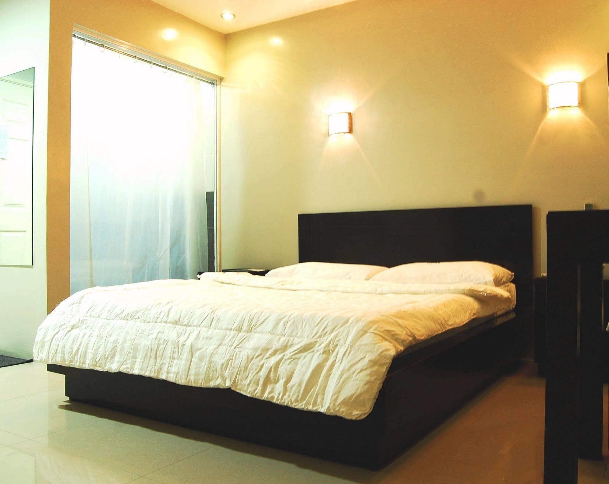 Rumi Apartelle Hotel Angeles Exteriör bild