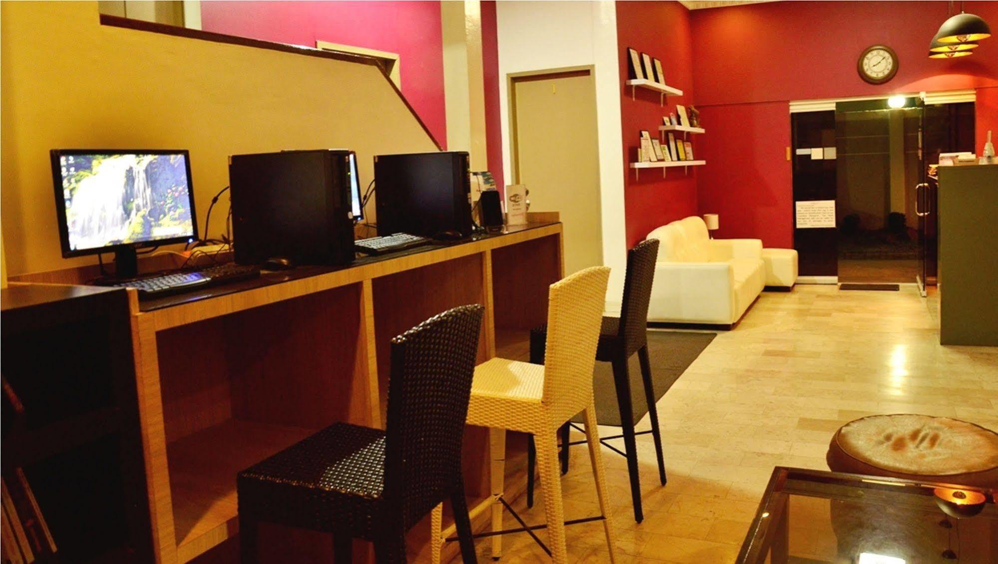 Rumi Apartelle Hotel Angeles Exteriör bild