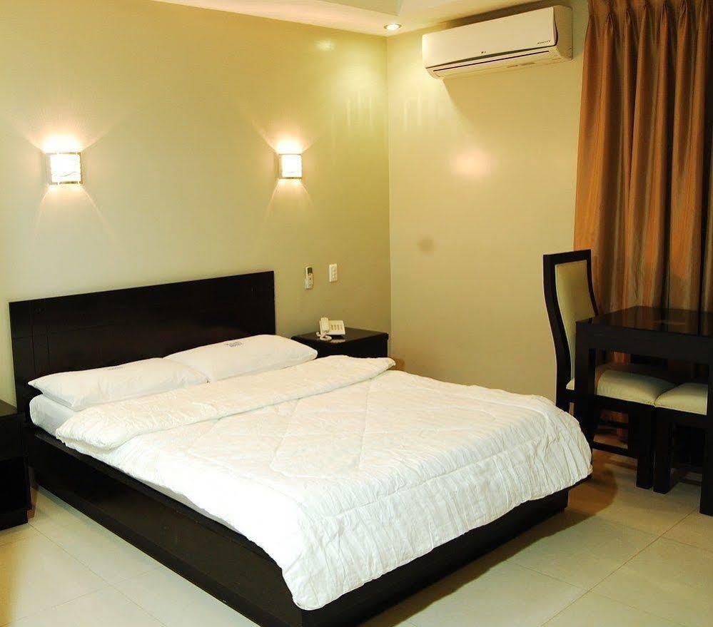 Rumi Apartelle Hotel Angeles Exteriör bild