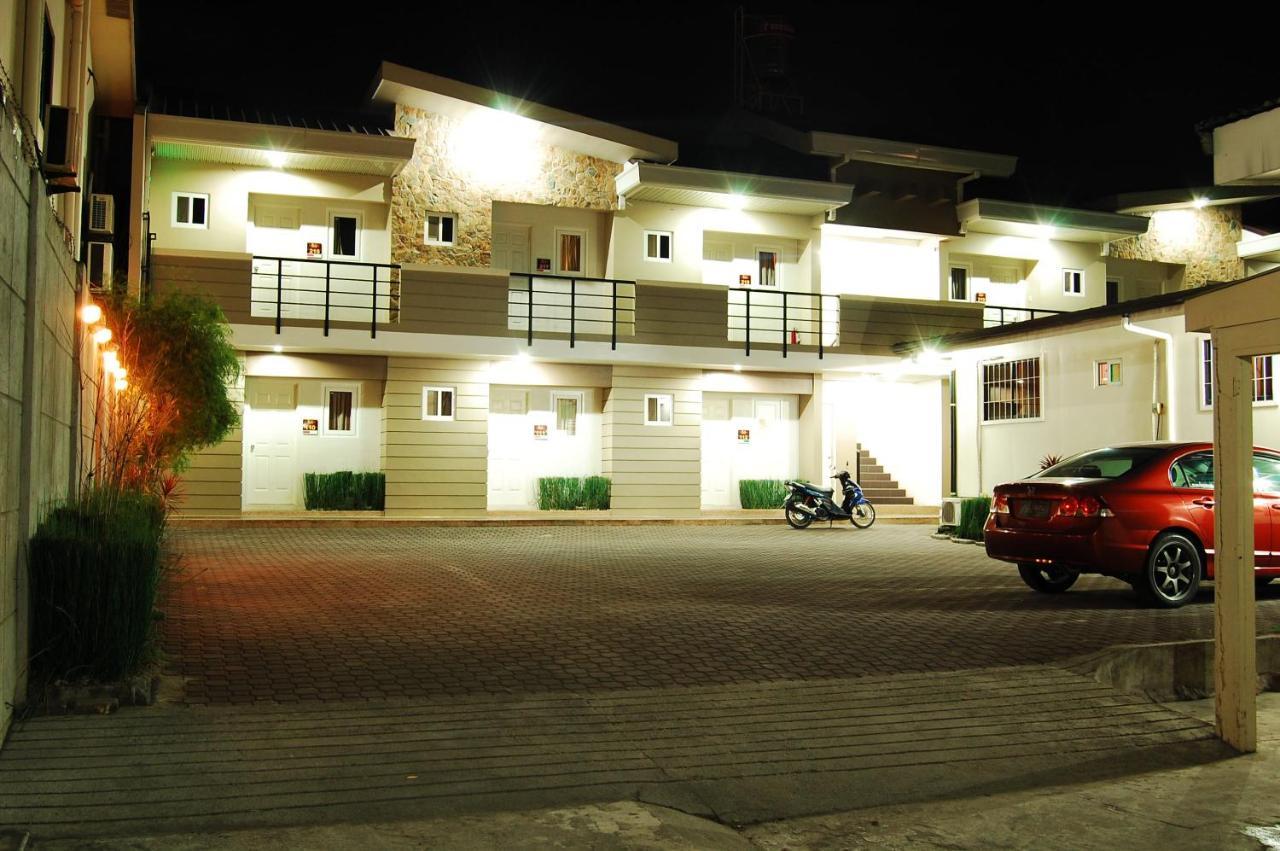 Rumi Apartelle Hotel Angeles Exteriör bild